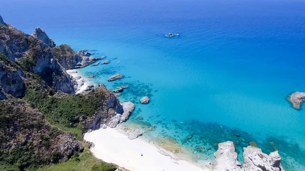 、イタリアのカラブリアの海岸線の素晴らしい空撮 — ストック写真