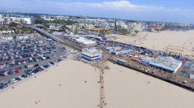 Santa Monica, Ca - 2 Ağustos 2017: Santa Monica Pier ve parki