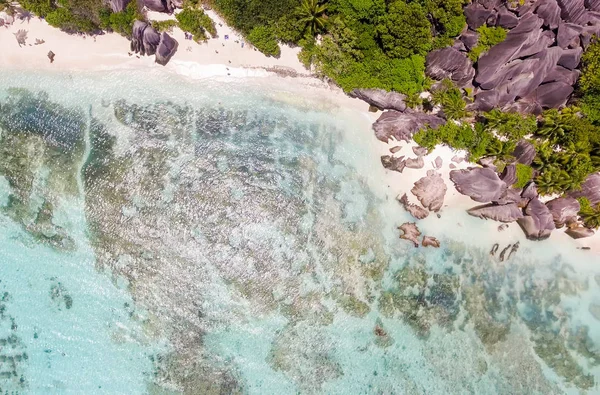 La Digue Anse kaynak D'Argent panoramik ek yükü hava görünümünde 