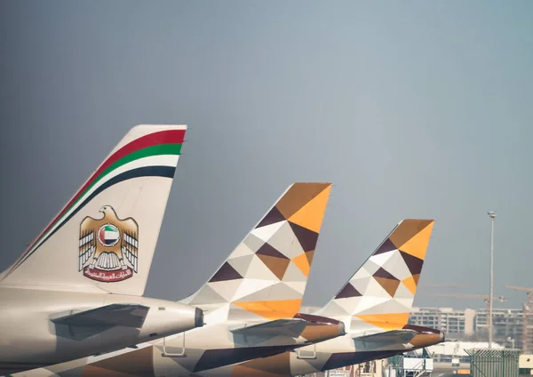 ABU DHABI, Emirati Arabi Uniti - 3 settembre 2017: Etihad Airplanes in Abu Dhab — Foto Stock