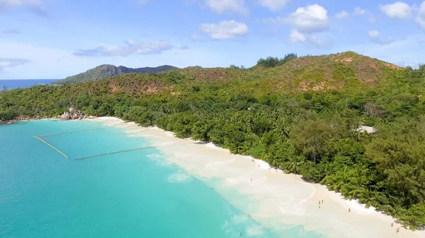 Flygfoto över Anse Lazio beach i Praslin, Seychellerna — Stockfoto