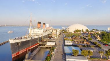 Long Beach, Ca - 1 Ağustos 2017: Rms Queen Mary okyanus olan lin