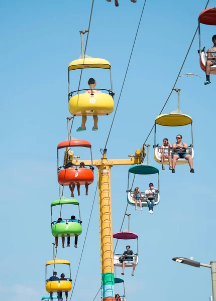 SANTA CRUZ, CA - 4 AGOSTO 2017: Parco divertimenti sulla spiaggia. Th — Foto Stock