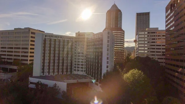 ПОРТЛАНД, штат Орегон - АВГУСТ 2017: вид с воздуха на городской небоскреб — стоковое фото