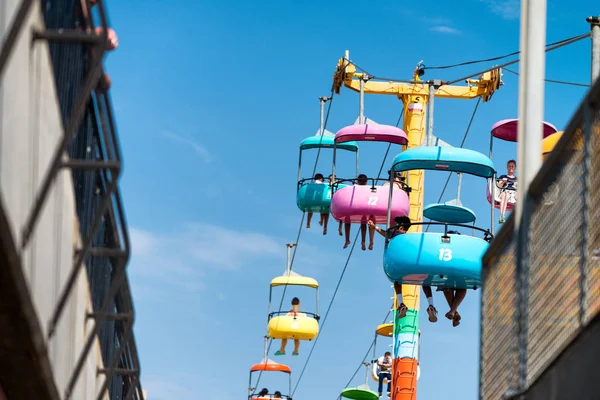 SANTA CRUZ, CA - 4 de agosto de 2017: Parque de diversões na praia. Th... — Fotografia de Stock