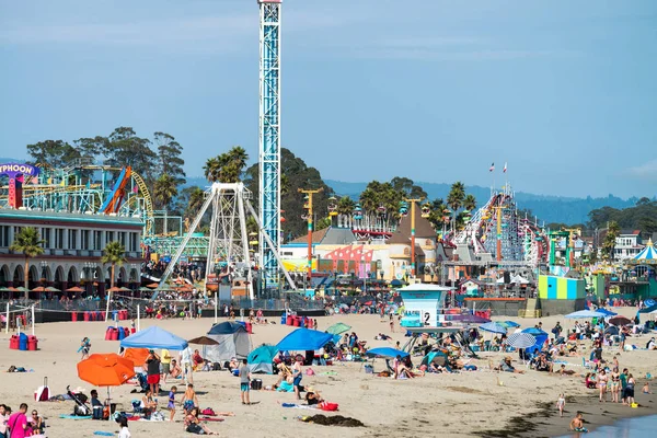 SANTA CRUZ, CA - 4 AOÛT 2017 : Parc d'attractions sur la plage. Th h — Photo