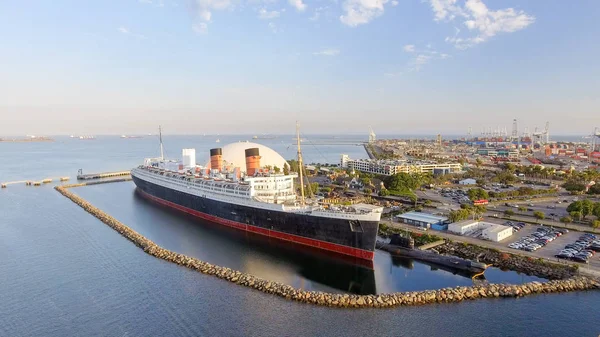 Flybilde av RMS Queen Mary ocean liner, Long Beach, CA – stockfoto