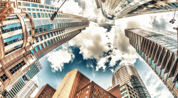 Vue aérienne des bâtiments de Sydney contre le ciel bleu — Photo