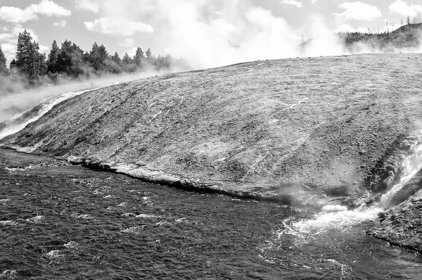 Yellowstone dumanlı Şofben — Stok fotoğraf