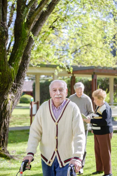 Active elderly people outdoor enjoying life — Stock Photo, Image