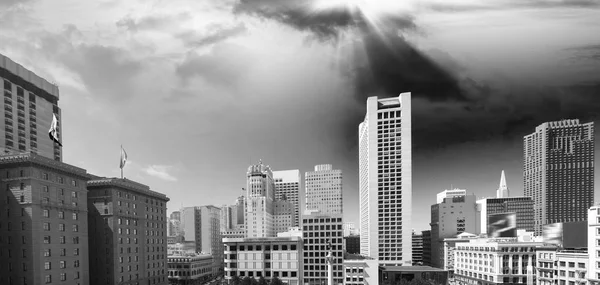 San Francisco skyline i skymningen — Stockfoto