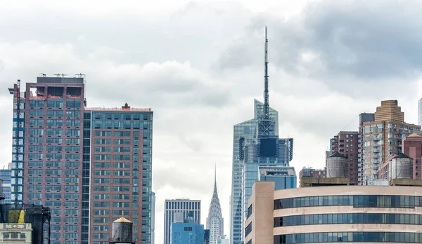 Helikopterperspektiv av Midtown skyskrapor, New York — Stockfoto