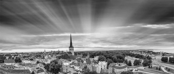 A légi felvétel a Lübeck, alkonyatkor, Németország — Stock Fotó