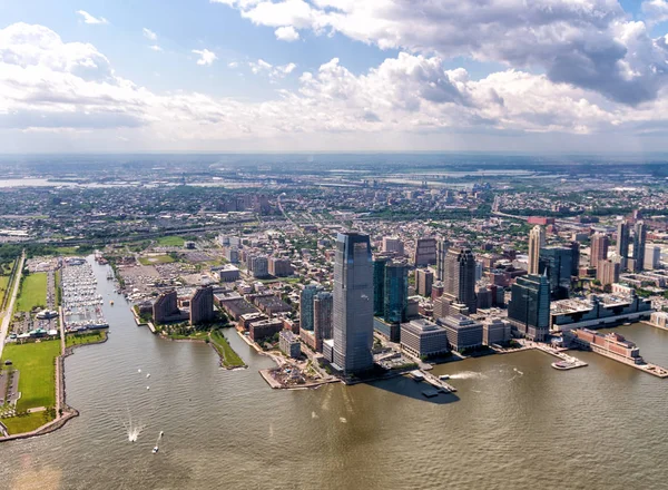 Jersey City, Nj - 9 juni 2013: Helicopter view van Jersey City s — Stockfoto