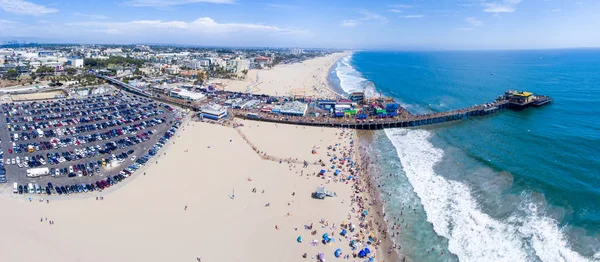 Santa Monica, ca - 1. August 2017: Luftaufnahme der Küste und — Stockfoto
