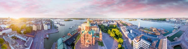 Luftaufnahme von Helsinki in der Abenddämmerung, Finnland — Stockfoto