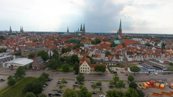 Luftaufnahme von Lübeck bei Sonnenuntergang, Deutschland — Stockfoto