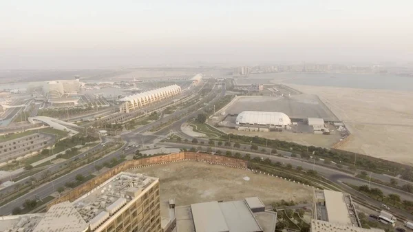 Abu Dhabi, Emiráty - prosinec 2016: Panoramatický výhled na ostrov Yas aer — Stock fotografie