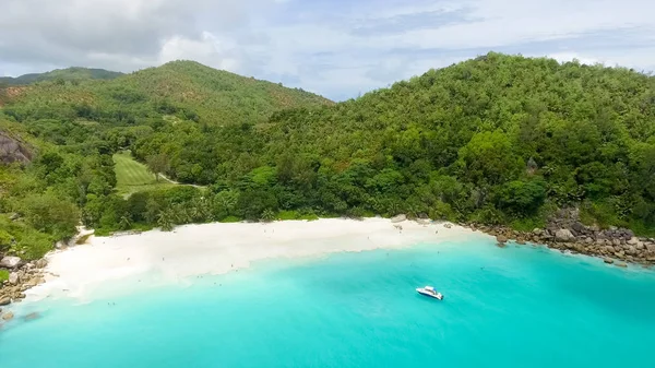 Kaunis ilmakuva Seychellien saarelle — kuvapankkivalokuva