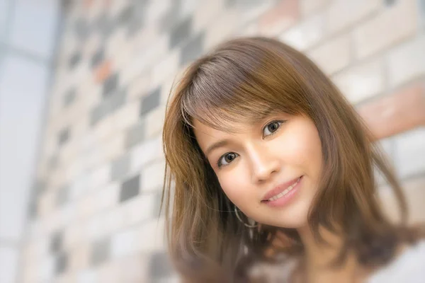 Beautiful asian woman inside subway station — Stock Photo, Image