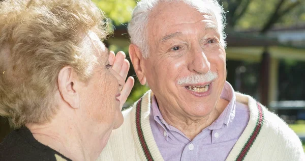 Active elderly people enjoying life in the garden — Stock Photo, Image