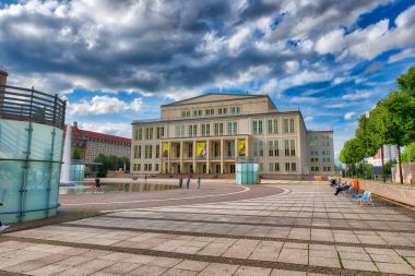 Leipzig, Almanya - 17 Temmuz 2016: Turist Augustusplatz. Lei