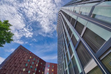 Hamburg, Almanya - 23 Temmuz 2016: bina, Modern şehir sokak v