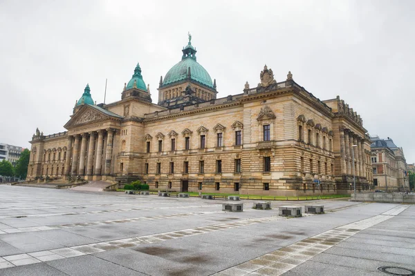 Bundesverwaltungsgericht w Lipsku. Pałac Sprawiedliwości na słabe — Zdjęcie stockowe