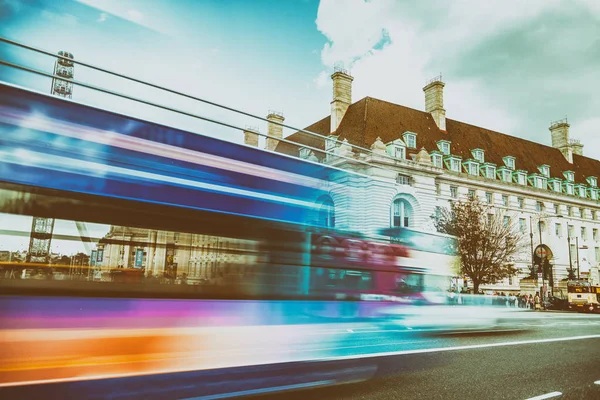 London - 25 September 2016: Colourul busshastigheter upp längs Westmi — Stockfoto