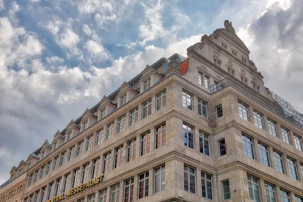 Leipzig, Tyskland - 17 juli 2016: Byggnader av staden centrerar. Leip — Stockfoto