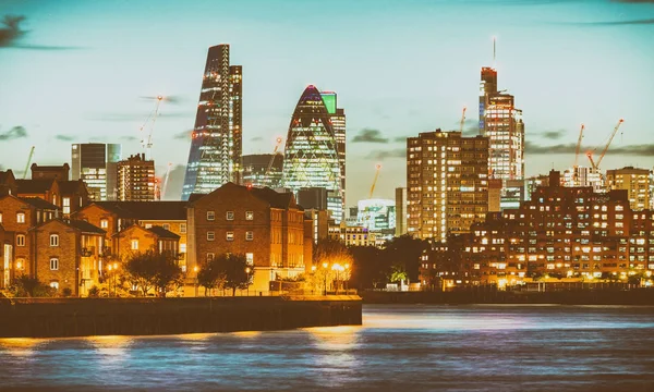 Canary Wharf skyline at night. London — Stock Photo, Image