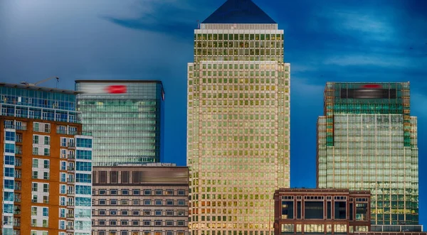 Canary Wharf, Londra - İngiltere'de gün batımı görünümü — Stok fotoğraf