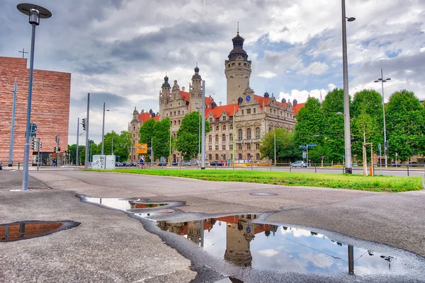 LEIPZIG, ALEMANHA - JULHO 17, 2016: Wilhelm-Leuschner Platz com t — Fotografia de Stock