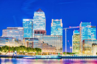 Gece, Londra Canary Wharf manzarası