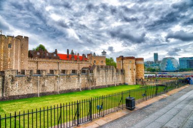 Bulutlu bir günde, İngiltere'de Londra Kulesi