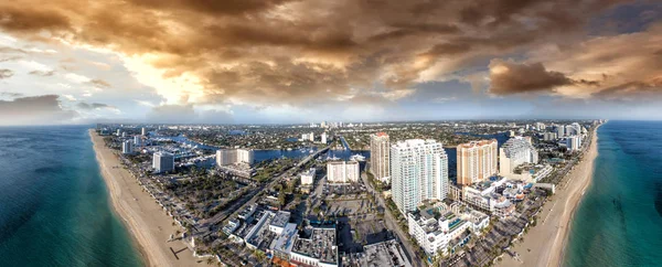 Αεροφωτογραφία του Fort Lauderdale κατά το ηλιοβασίλεμα, Φλόριντα — Φωτογραφία Αρχείου