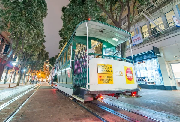 SAN FRANCISCO - AUGUST 7, 2017: Cable car at the roundabout. It — Stock Photo, Image