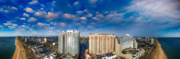 Vista aérea de Fort Lauderdale al atardecer, Florida — Foto de Stock