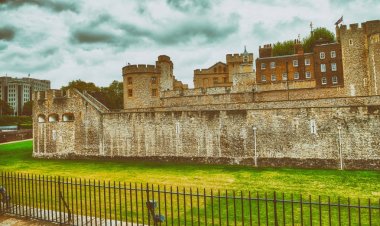 Bulutlu bir günde, İngiltere'de Londra Kulesi