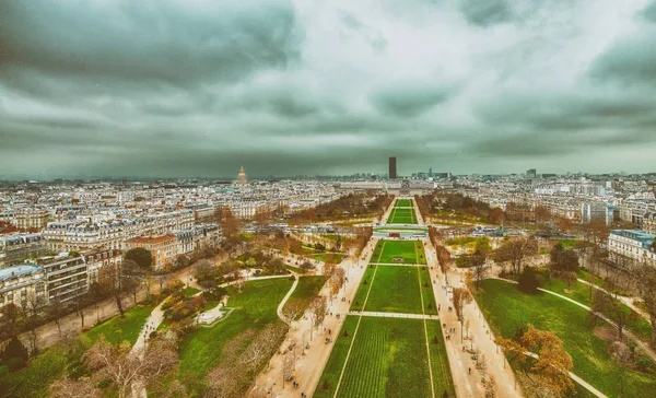 Champs de Mars e skyline della città - Veduta aerea di Parigi — Foto Stock