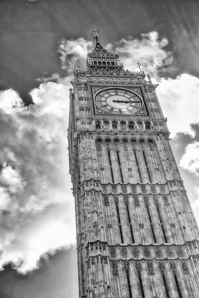 Westminster Sarayı olarak görülen fron sokak düzeyinde, Londra — Stok fotoğraf