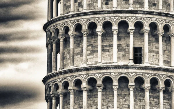 Torre de Pisa de las antiguas murallas de la ciudad —  Fotos de Stock