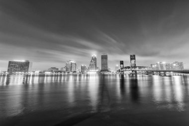 Jacksonville, Fl - Ocak 2016: Şehir manzarası, gece. Bu 