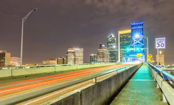 Skyline von Jacksonville bei Nacht — Stockfoto