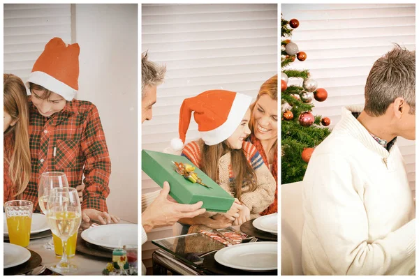 Familie fejrer jul hjemme - Stock-foto