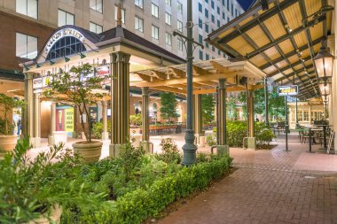 New Orleans, La - Şubat 2016: Şehrin sokaklarında gece Mardi için