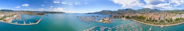 La Spezia, İtalya. Panoramik liman ve şehir manzarası bir s