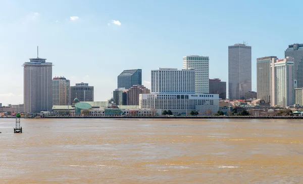 NEW ORLEANS - FEBRUARY 11, 2016: New Orleans skyline on a beauti — Stock Photo, Image