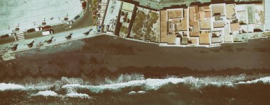 Hava havai görünümü evleri ve volkanik beach