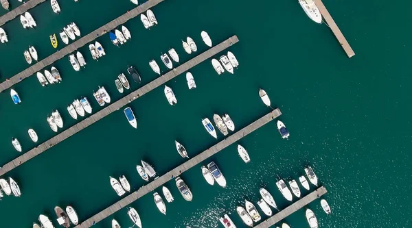 Overhead view of docked boats in the port — Stock Photo, Image